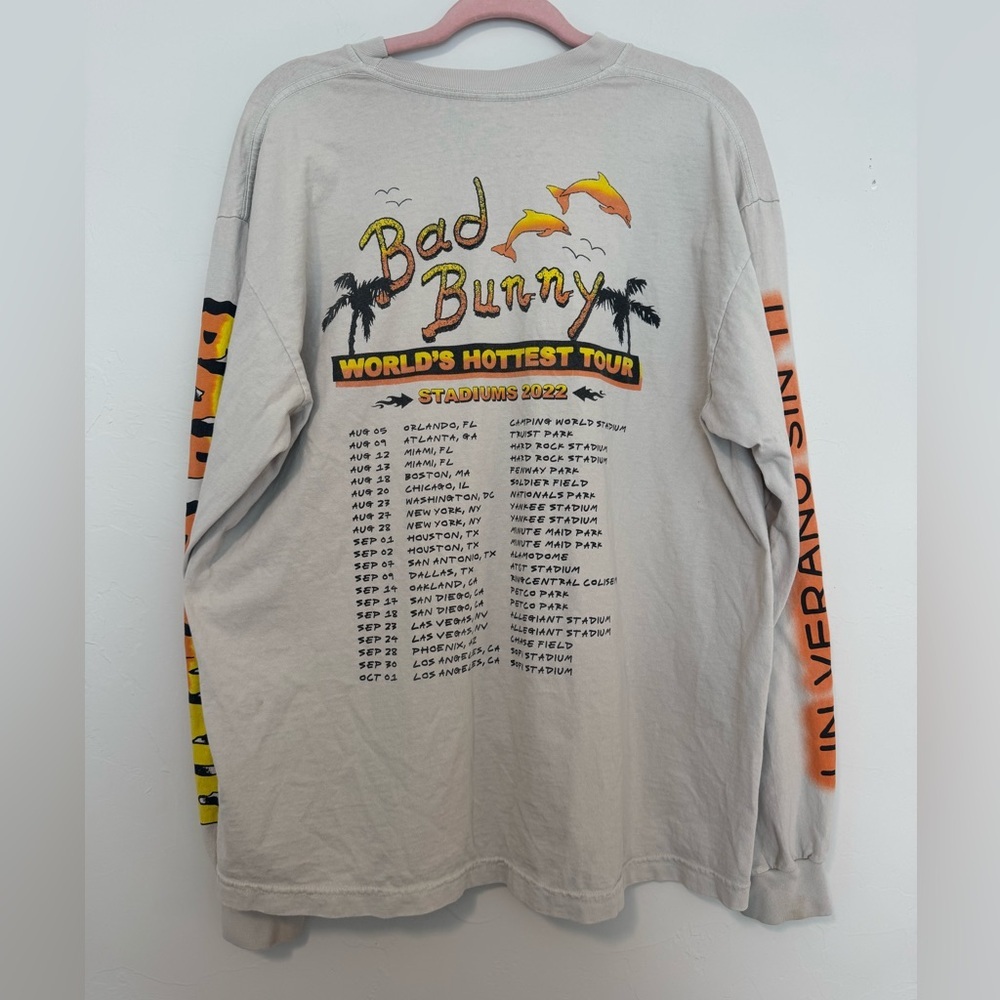 Official Bad bunny 2022 tour long sleeve t shirt size large un verano sin ti - Picture 2 of 7